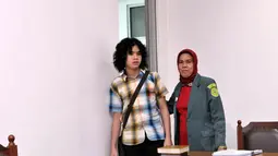 AQJ  saat memasuki ruang persidangan. Jakarta, (2/7/14) (Liputan6.com/Panji Diksana)
