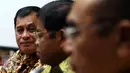 Ketua Harian DPP Partai Golkar Nurdin Halid, memberikan keterangan pers di Gedung DPR/MPR, Jakarta, Rabu (23/11). Rapat tersebut memutuskan mengangkat Ketua Umum PG Setya Novanto menjadi Ketua DPR menggantikan Ade Komarudin. (Liputan6.com/Johan Tallo)
