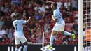 Pemain Manchester City, Gabriel Jesus (kanan) merayakan gol ke gawang AFC Bournemouth pada lanjutan Premier League di Vitality Stadium, Bournemouth, (26/8/2017). (Steven Paston/PA via AP)