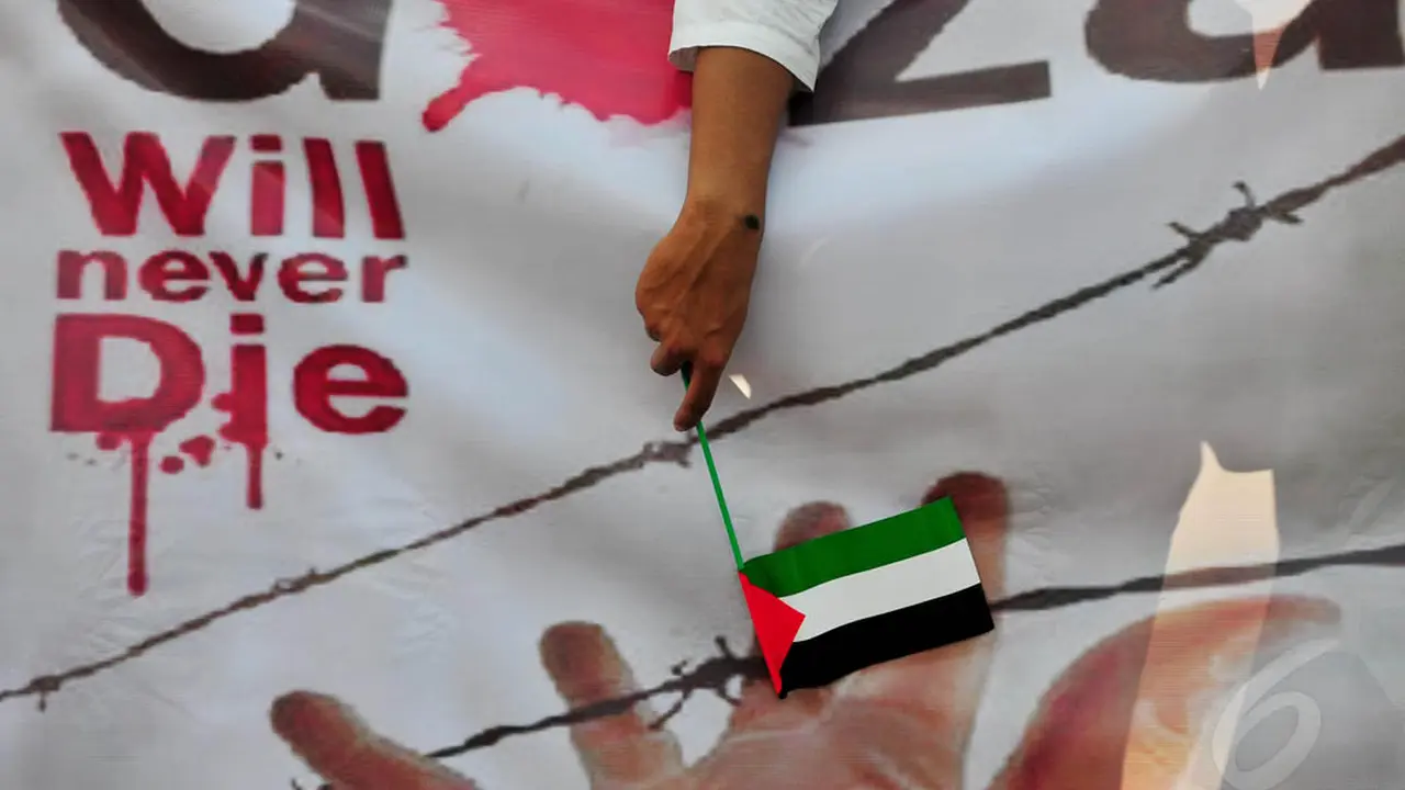 Ratusan Massa Hadiri Aksi Solidaritas Untuk Palestina di HI