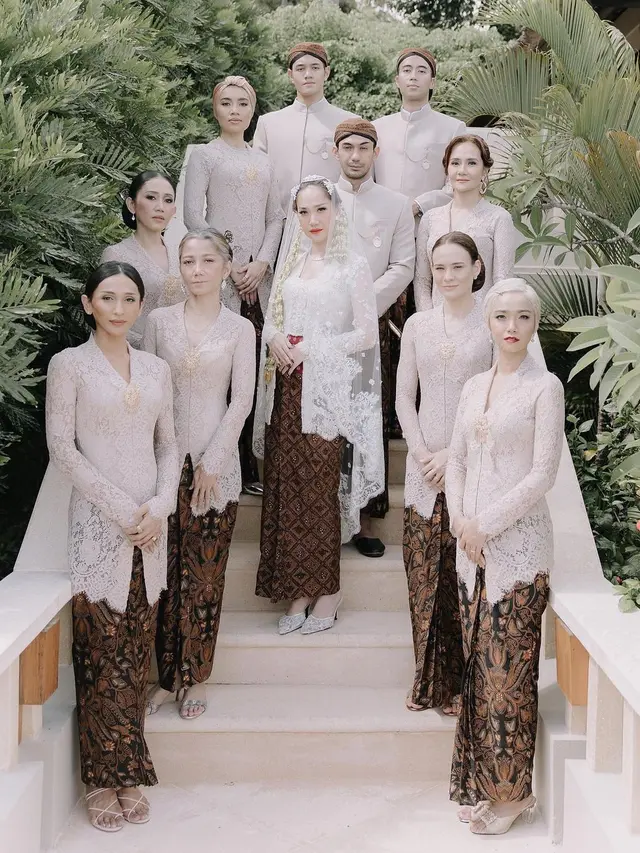 6 Potret Reza Rahadian di Rangkaian Pernikahan BCL, Mengaku Sangat Terharu