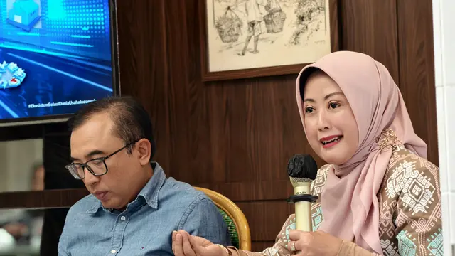 OVP Enterprise Marketing & Regional Management Telkom, Reni Yustiani, memaparkan 11 ekosistem solusi digital yang ditawarkan Indibiz.