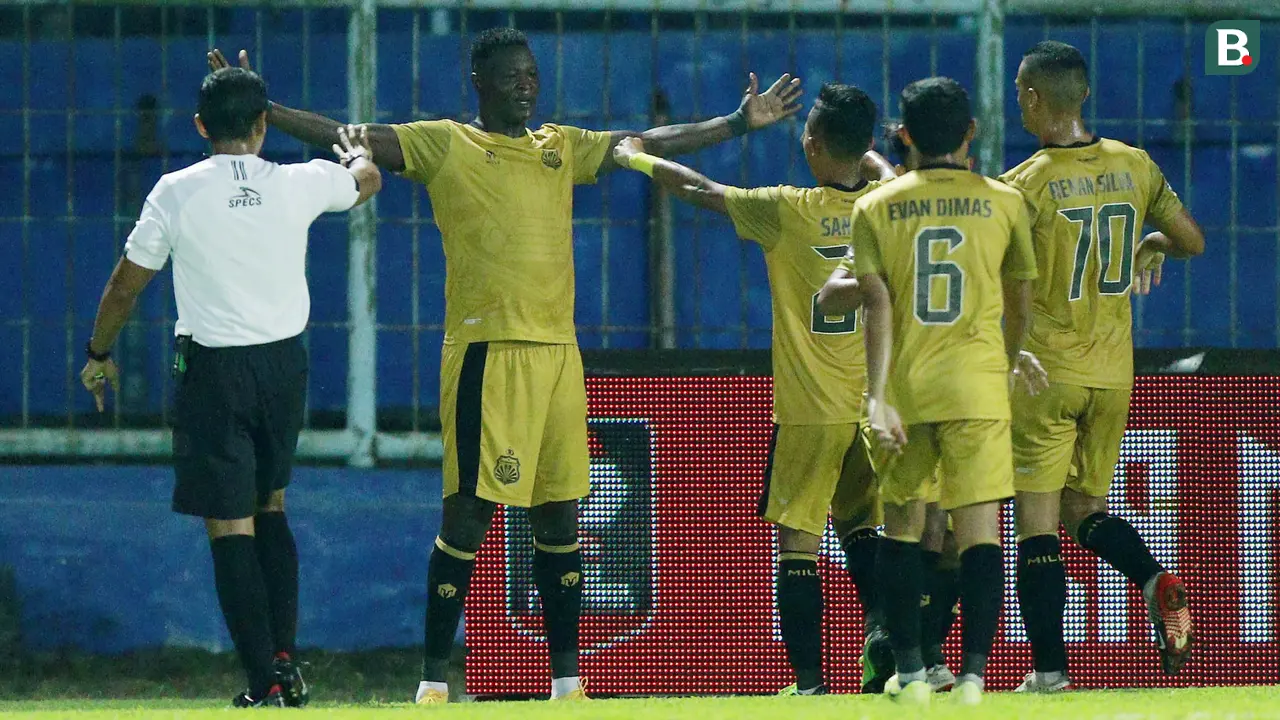 FOTO: Comeback Dramatis, Persija Singkirkan Bhayangkara Solo FC dan Lolos ke Perempatfinal sebagai Juara Grup B - Ezechiel N'Douassel
