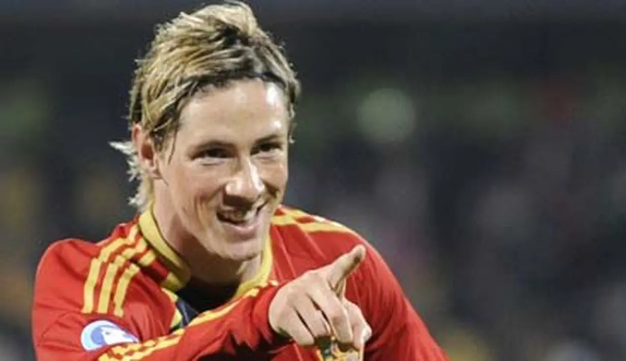 Fernando Torres celebrates after scoring the second goal of the football match of the FIFA Confederations Cup New Zealand vs Spain on June 14, 2009 at the Royal Bakofeng Stadium in Rustenburg. AFP PHOTO/PIERRE-PHILIPPE MARCOU 