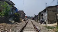 Lebih dari 2.000 bangunan di wilayah Kabupaten dan Kota Bogor, bakal tergusur proyek pembangunan double track atau jalur rel ganda kereta api (KA) Bogor-Sukabumi.