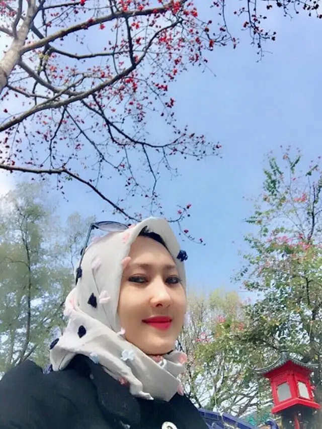 Pesona Fany Kurniawaty Saat Berhijab (sumber: deskgram/@fany_kurniawaty)