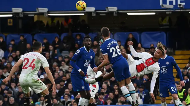 Momen Pemain Chelsea Cesar Azpilicueta Alami Cedera Horor, Kepala Kena Tendangan Salto