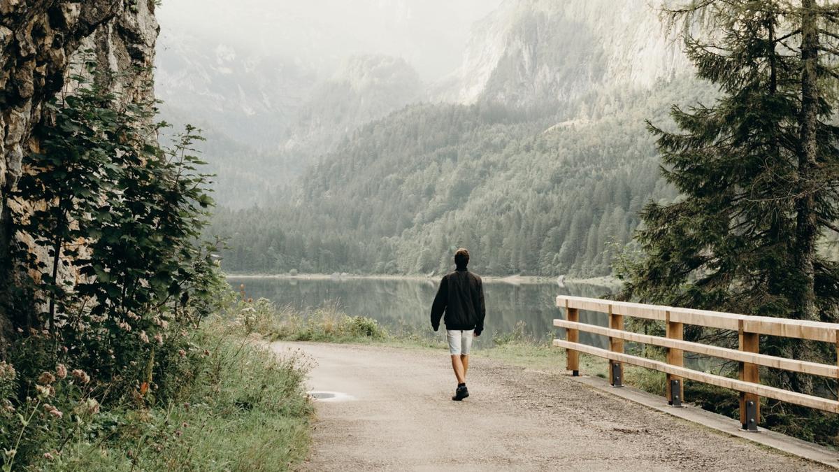 Mengenal Silent Walking, Tren TikTok yang Menyehatkan Mental dan Tubuh Berita Viral Hari Ini Kamis 19 September 2024