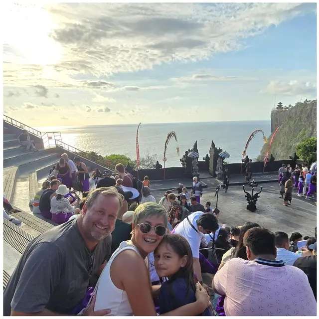 18 Tahun bersama, 6 potret mesra Lia Waode dan Volke Lange yang mesranya bak ABG