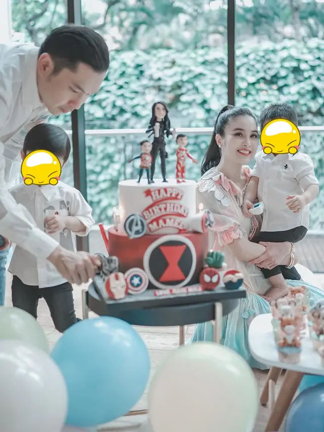 6 Potret Ulang Tahun Sandra Dewi yang ke-38 Tahun, Bentuk Kuenya Unik