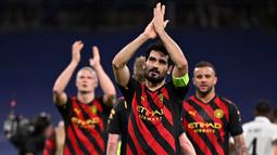 Ilkay Gundogan memang bukan satu-satunya pilihan bagi Pep Guardiola untuk didapuk menjadi kapten Manchester City. Namun pada musim 2022/2023 gelandang asal Jerman tersebut dipercaya untuk menjadi kapten dan menjadi sosok penting kejayaan The Citizens pada musim itu. Sebagai kapten, Gundogan mampu memimpin timnya meraih treble winners untuk pertama kalinya dalam sejarah klub. Mereka memenangkan Premier League, FA Cup dan Liga Champions. Namun, Gundogan setelah tujuh tahun Gundongan memutuskan berpisah dengan Manchester City pada musim panas ini dengan bergabung bersama Barcelona. (AFP/Javier Soriano)