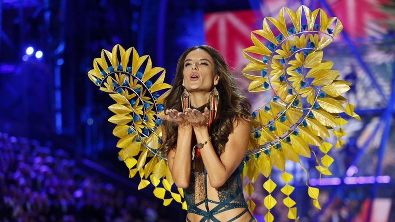 Seksi Mana Bikini Kendal Jenner, Bella Atau Gigi Hadid?