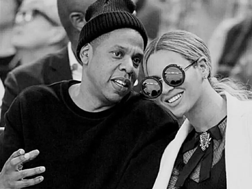 Demi kesehatan dan keselamatan sang istri, kabarnya Jay-Z menyewa jasa perawat untuk mengawasi Beyonce setiap saat, yakni 24 jam 7 hari. Jay-Z tak ingin ada hal berbahaya terjadi pada istri dan calon anaknya nanti. (Instagram/beyonce)