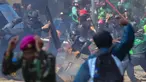 Aksi massa saat berunjuk rasa di depan Markas Komando (Mako) Korps Brigade Mobil (Brimob) Polda Metro Jaya di kawasan Kwitang, Jakarta Pusat, Jumat (29/8/2025). (merdeka.com/Arie Basuki)