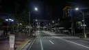 Jalan yang kosong terlihat pada pemberlakuan jam malam sesuai dengan "peningkatan karantina masyarakat" di Quezon City, Filipina pada 18 Maret 2020.(Xinhua/Rouelle Umali