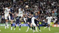 Mental juara Real Madrid benar-benar terbukti di laga ini. Jelang laga nampaknya akan berakhir, Rodrygo berhasil memborong dua gol. Skor berubah menjadi 2-1 untuk keunggulan Los Blancos. (AP/Bernat Armangue)