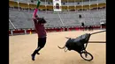 Sebelum menjadi Torero, murid-murid ini nantinya akan menjadi petarung banteng junior dan dapat melakukan pertunjukan di depan penonton. (Foto: AFP/Gabriel Bouys)