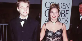 Kate Winslet dan Leonardo DiCaprio pertama kali menghadiri red carpet bersama pada Golden Globes 1998. (BRENDA CHASE/Instyle)