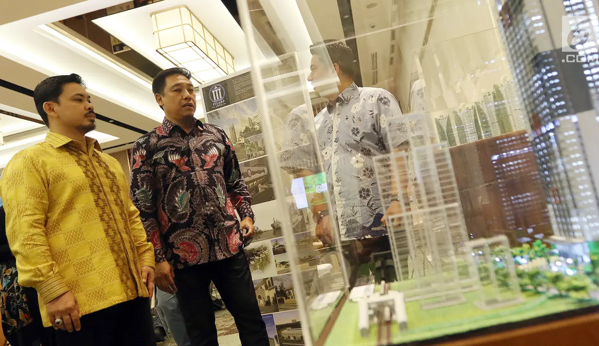 Ketum Pilars 93 Robby Budiansyah (kiri), Ketum KMPT Pramono Dewo (tengah), dan Project Director Grand Andika Kertajati PT. PP Property Tbk Raja M.L Tobing usai diskusi di Jakarta, Sabtu (14/9/2019). Acara ini membuka peluang bisnis properti serta kontruksi. (Liputan6.com/JohanTallo)