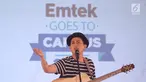 Musisi Budi Doremi saat bernyanyi pada gelaran EGTC 2018 Bandung di Graha Sanusi Hardjadinata, Universitas Padjajdaran, Bandung, Rabu (5/12). Budi Doremi membawakan lagu-lagu diantaranya, Tolong, Friendzone, Doremi.(Liputan6.com/Helmi Fithriansyah)