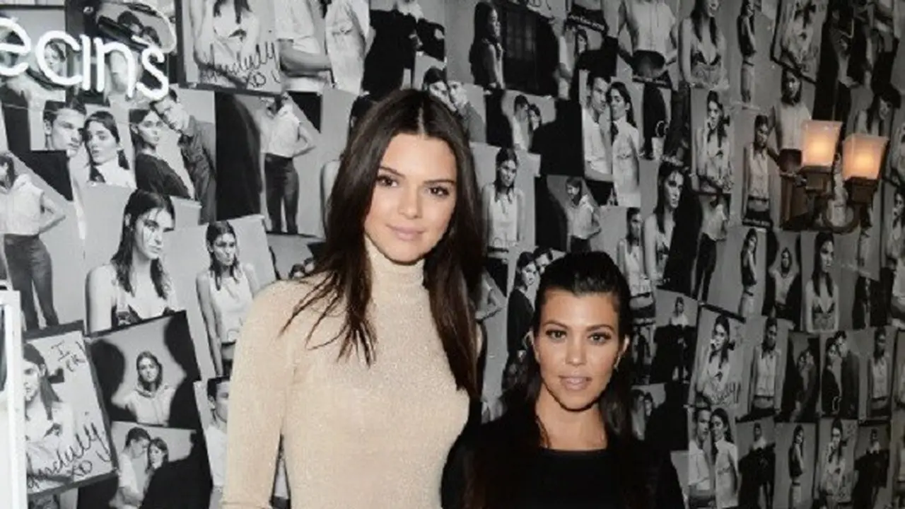 [Bintang] Kendall Jenner dan Kourtney Kardashian