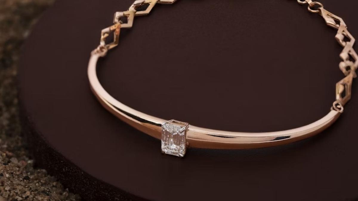 10 Tips Pilih Gelang Emas Rose Gold Supaya Kulit Gelap Terlihat Lebih Cerah, Tampil Mewah