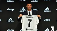 Cristiano Ronaldo resmi diperkenalkan sebagai pemain Juventus pada Senin (16/7/2018). (dok. Juventus.com)
