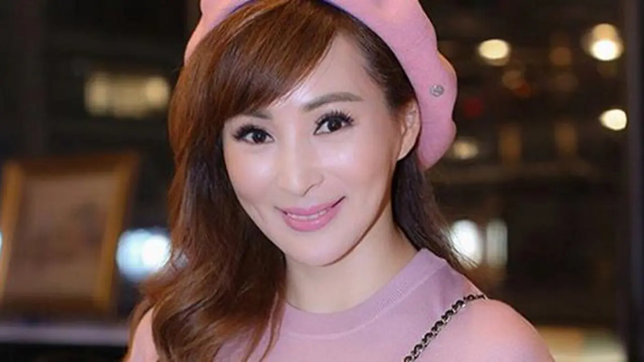 Candy Law wanita usia di atas 50 tahun yang cantik/copyright instagram.com/candylolam