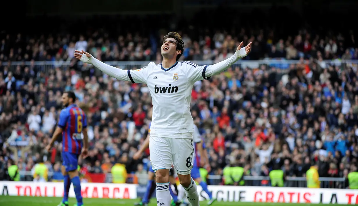 Rekor transfer Zinedine Zidane yang sudah bertahan 8 tahun akhirnya pecah setelah Real Madrid mendatangkan Kaka dari AC Milan senilai 56 juta poundsterling pada tahun 2009. (AFP/Pedro Armestre)