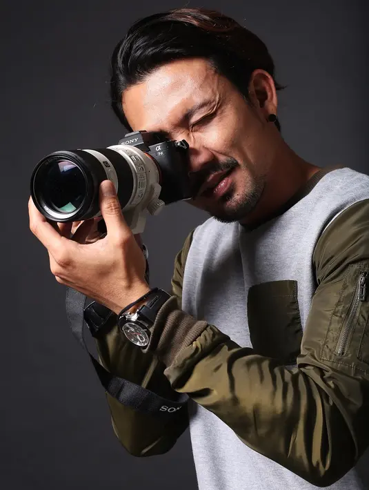 Hal itu juga diamini oleh sutradara Rocky Soraya. Bahwa film Mata Batin ini lebih mengedepankan jalan cerita yang mencekam. Densu sendiri tidak mau membocorkan cerita garis besarnya. (Bambang E Ros/Bintang.com)