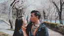 Selama pacaran, dua sejoli ini juga pernah bermain film bersama di Yowis Ben 2. Keduanya juga pernah berlibur ke Seoul, Korea Selatan. Berlatar pemandangan indah khas Korea Selatan, pasangan kekasih ini mengabadikan momen manis. (Liputan6.com/IG/jojosuherman)