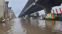 Tol Jakarta-Cikampek arah Cawang tergenang banjir, Minggu 21 Februari 2021. (Twitter @PTJASAMARGA)