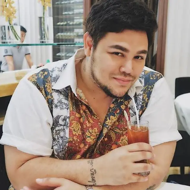 Tampil Botak Usai Berhaji, Intip Perubahan Gaya Rambut Ivan Gunawan dari Masa ke Masa