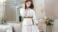 Bisa jadi inspirasi outfit untuk Lebaran hari kedua, intip gaya Fuji An dengan modest wear. [@fuji_an].