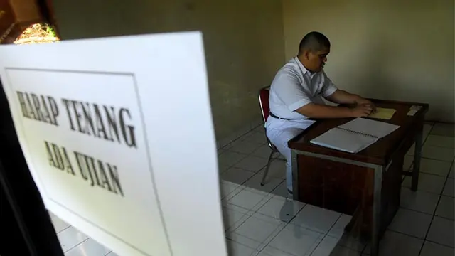 News Flash: Naskah UN Kurang - Pelaksanaan UN Dijaga Ketat