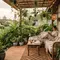 Cara Membuat Teras Terlihat seperti Area Lounge Hotel, Cocok untuk Introvert