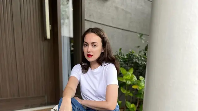5 Foto Rianti Cartwright yang Tetap Awet Muda, Pesonanya Masih Memikat di Usia 40-an