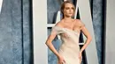 <p>Cara Delevingne memilih gaun berwarna putih yang tipis untuk menghadiri Oscar 2023. Ia mengenakan gaun satu lengan berpotongan diagonal yang tipis di bagian korsetnya. Foto: Instagram.</p>