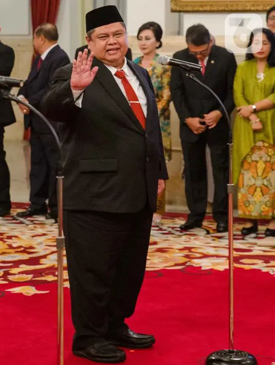 Kepala Badan Pengawasan Keuangan dan Pembangunan (BPKP) Muhammad Yusuf Ateh bersiap dilantik di Istana Negara, Jakarta, Rabu (5/2/2020). Presiden Joko Widodo (Jokowi) resmi melantik Muhammad Yusuf Ateh sebagai Kepala BPKP. (Liputan6.com/Faizal Fanani)