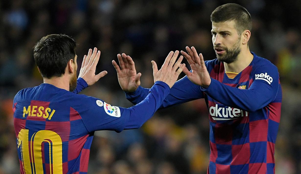 Gerard Pique. Bek Barcelona ini juga merupakan lulusan La Masia. Bermain bersama di Barcelona mulai 2008 setelah hijrah dari Manchester United. Kekompakan dan kedekatan mereka terlihat saat sering melempar canda di sela latihan.(Foto: AFP/Lluis Gene)