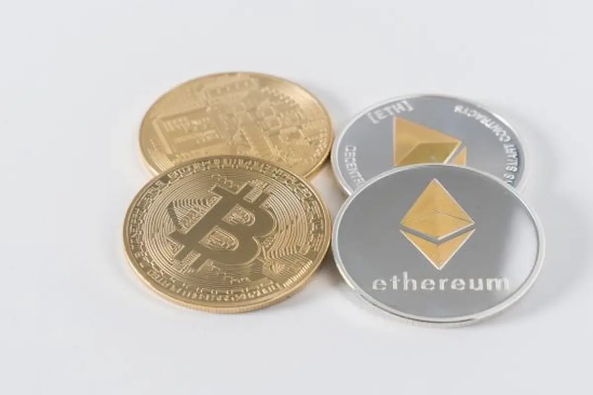 Ilustrasi bitcoin dan ethereum (Foto: Unsplash/Thought Catalog)