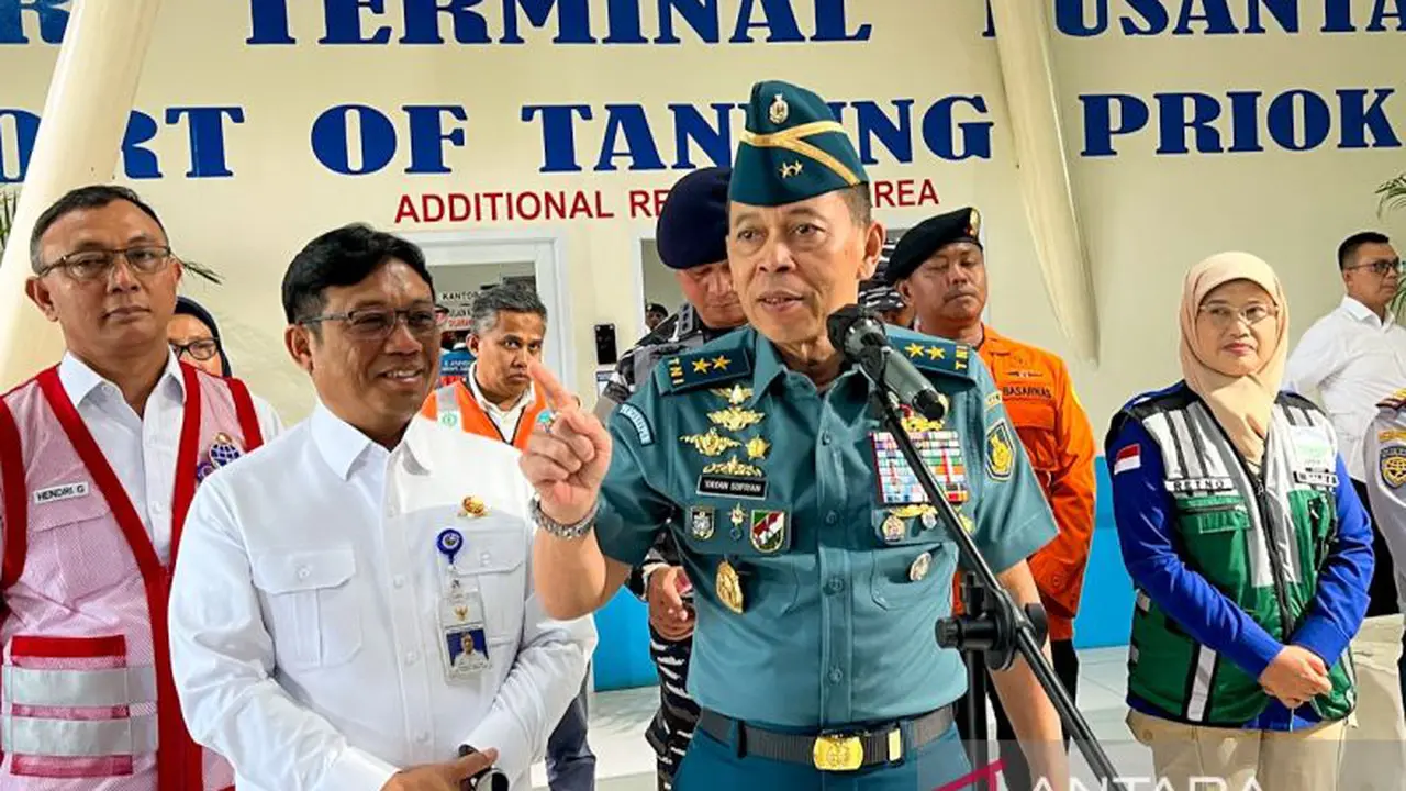 TNI Angkatan Laut (TNI AL) menyiagakan kapal perang dalam kondisi siaga penuh untuk mengantisipasi potensi gangguan pelayaran selama Natal dan Tahun Baru (Nataru) 2025/2026. (Istimewa)