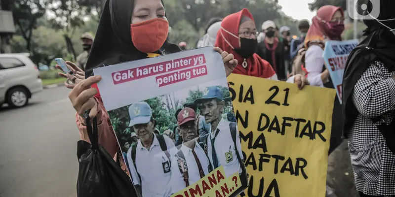 Demo Orang Tua Murid di Balai Kota Jakarta