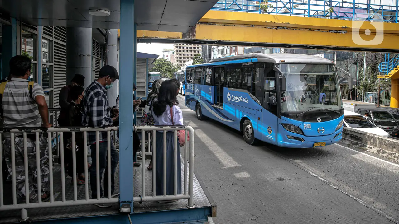 FOTO: Penyesuaian Operasional Transjakarta di Masa PPKM Level 2