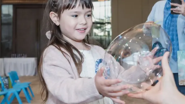 Potret Chloe Putri Asmirandah dan Jonas Rivanno (credit: https://www.instagram.com/asmirandah89/ dan https://www.instagram.com/hargabro/).