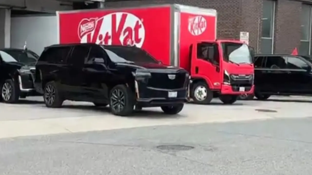 Distribusi KitKat Dijaga Ketat, Truk Dikawal Konvoi SUV