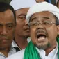 Pimpinan FPI, Muhammad Rizieq Shihab memberi keterangan usai menjalani pemeriksaan di Bareskrim, Jakarta, Rabu (23/11). Rizieq diperiksa sebagai saksi ahli dalam kasus penistaan agama yang diduga dilakukan Ahok. (Liputan6.com/Immanuel Antonius)