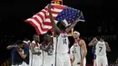 Amerika Serikat berhasil meraih medali emas basket Olimpiade Tokyo 2020 usai mengalahkan Prancis dengan skor 87-82 pada laga final di Saitama Super Arena, Sabtu (7/8) siang WIB. (Foto: AP/Eric Gay)