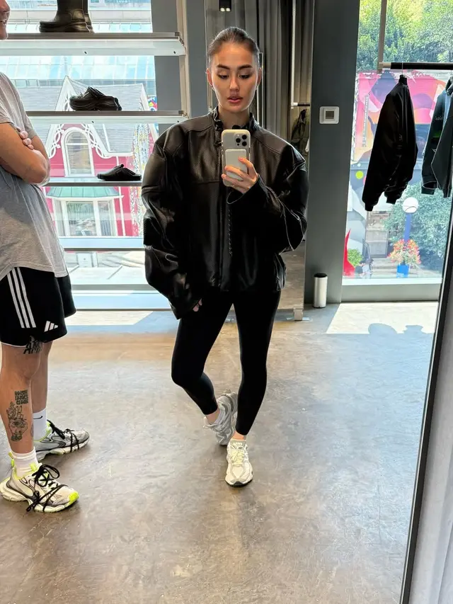 Agnez Mo Rayakan Ulang Tahun ke-39 di Lokasi Syuting. [@agnezmo]