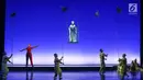 Sejumlah pemain mempersembahkan pertunjukan teater I LA GALIGO di Ciputra Artpreneur Theater, Jakarta, Rabu (3/6/2019). Pementasan musik-teater yang naskahnya diadaptasi dari ‘Sureq Galigo’ didukung oleh Bakti Budaya Djarum Foundation, Yayasan Bali Purnati. (Liputan6.com/Fery Pradolo)